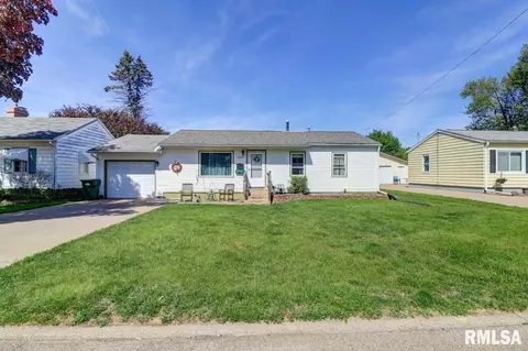 1026 N 12th St, Clinton, IA 52732