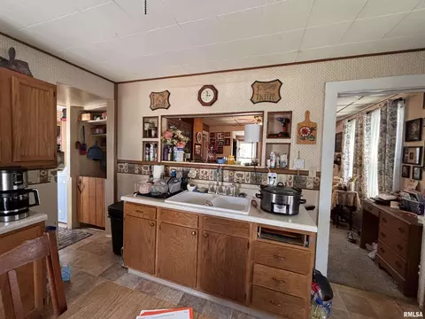 451 S Grove St, Kewanee, IL 61443 photo 5