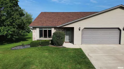 1613 Milnes Dr, Fulton, IL 61252