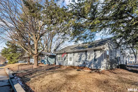 2910 Central Ave, Bettendorf, IA 52722