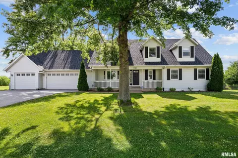 1131 Lakeview Dr, Sherrard, IL 61281