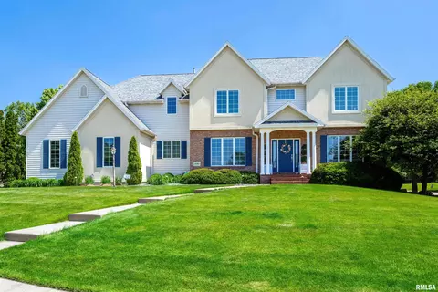 2083 Lundy Ln, Bettendorf, IA 52722