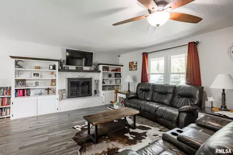 6443 Roberts Rd, Marion, IL 62959 photo 4