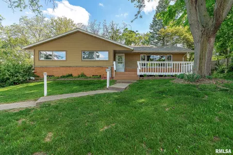 919 Fuller St, Muscatine, IA 52761