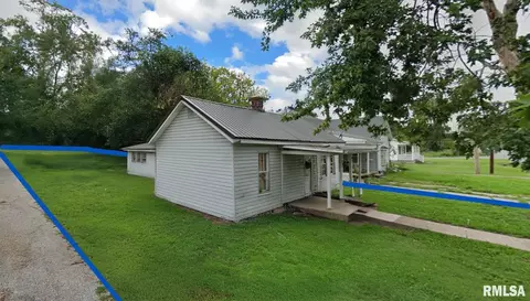 607 W Sycamore St, Carmi, IL 62821 photo 2