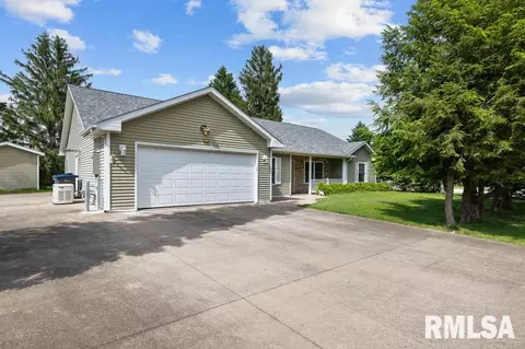 105 Blackhawk Ave, Milan, IL 61264