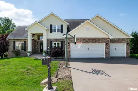 1403 Paulie Rd, Carterville, IL 62918