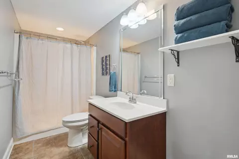 2250 E Lomar St, Eldridge, IA 52748 photo 38