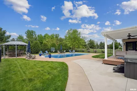 2250 E Lomar St, Eldridge, IA 52748 photo 42