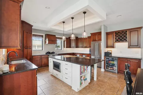2250 E Lomar St, Eldridge, IA 52748 photo 11