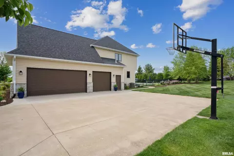 2250 E Lomar St, Eldridge, IA 52748 photo 46