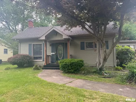 501 N Commercial St, Benton, IL 62812