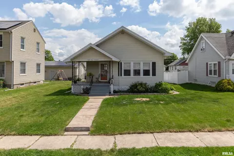 2317 Davie St, Davenport, IA 52804