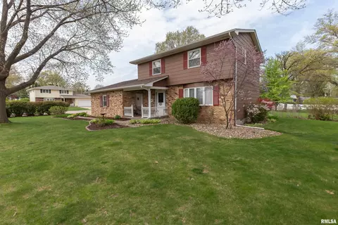 2828 Jersey Ridge Rd, Davenport, IA 52803