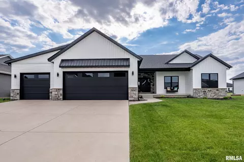 5816 Willmeyer Dr, Bettendorf, IA 52722
