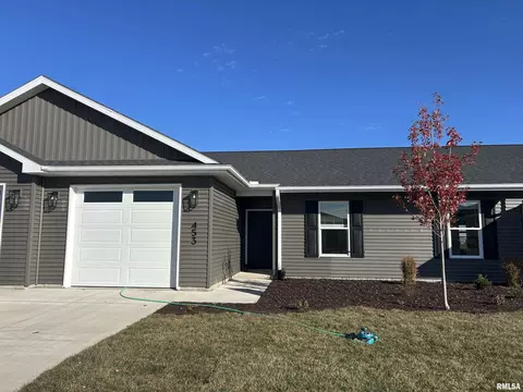 453 N 4th Ave, Eldridge, IA 52748