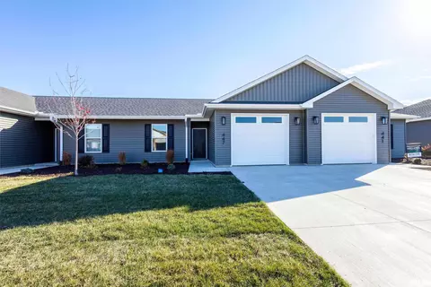 447 N 4th Ave, Eldridge, IA 52748