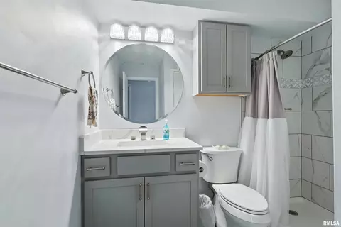 Bath - 3868 26th Ave, Moline, IL 61265 photo 2 of 2