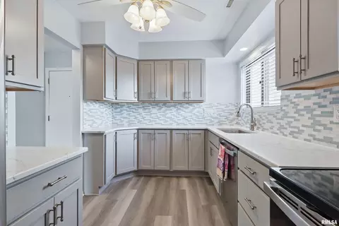 Kitchen - 3868 26th Ave, Moline, IL 61265 photo 2 of 3
