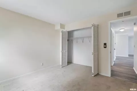 Bedroom - 3868 26th Ave, Moline, IL 61265 photo 2 of 3