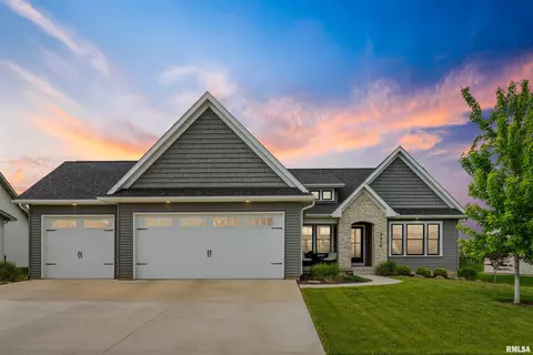 4478 Lakeside Dr, Bettendorf, IA 52722