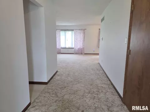 502 N Chestnut St, Versailles, IL 62378 photo 5