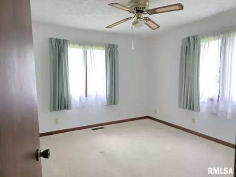 502 N Chestnut St, Versailles, IL 62378 photo 32