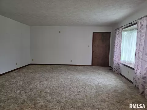 502 N Chestnut St, Versailles, IL 62378 photo 8