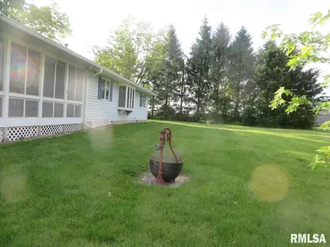 502 N Chestnut St, Versailles, IL 62378 photo 14