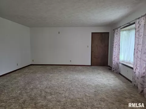 502 N Chestnut St, Versailles, IL 62378 photo 7