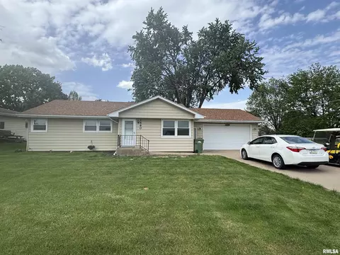 1660 27th Ave S, Clinton, IA 52732