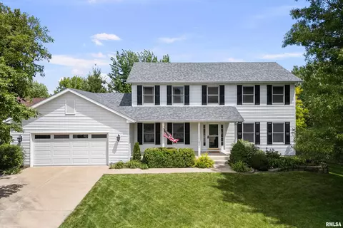 1201 Scenic Pl, Le Claire, IA 52753