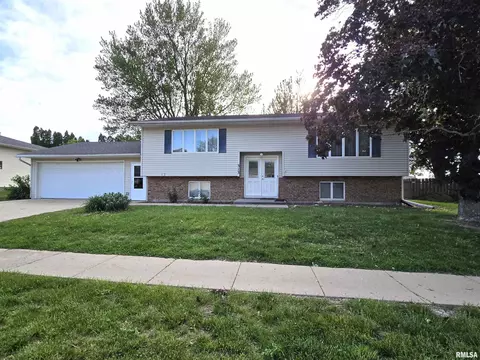 313 13th Avenue A, Dewitt, IA 52742