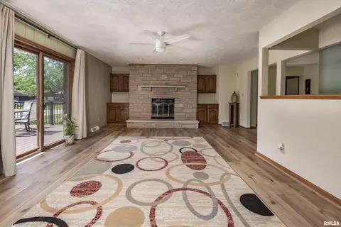 4902 35th Ave, Moline, IL 61265 photo 4