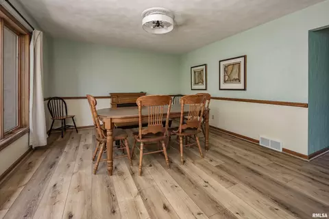 4902 35th Ave, Moline, IL 61265 photo 8