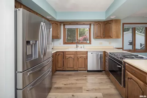 4902 35th Ave, Moline, IL 61265 photo 10