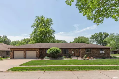 4902 35th Ave, Moline, IL 61265