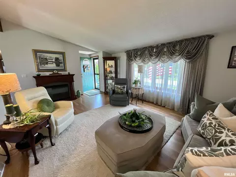 4 Geneva St, Mount Carroll, IL 61053 photo 6