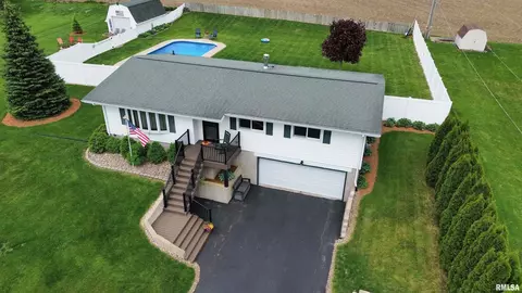 4 Geneva St, Mount Carroll, IL 61053