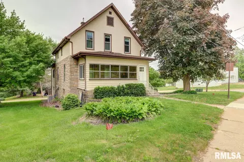 1845 S Bluff Blvd, Clinton, IA 52732