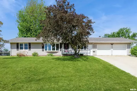 118 10th St, Fulton, IL 61252