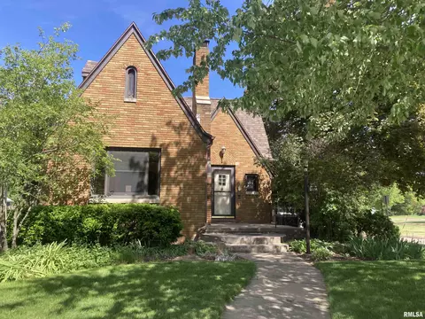 2556 30th St, Moline, IL 61265