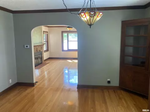 2556 30th St, Moline, IL 61265 photo 7