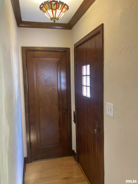 2556 30th St, Moline, IL 61265 photo 5