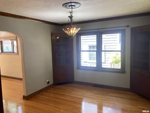 2556 30th St, Moline, IL 61265 photo 6