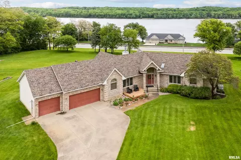 23835 284th Ave, Le Claire, IA 52753