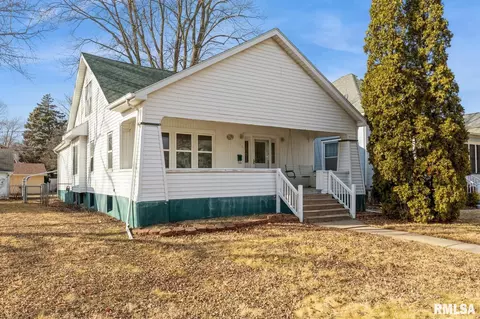 1104 Pershing Blvd, Clinton, IA 52732