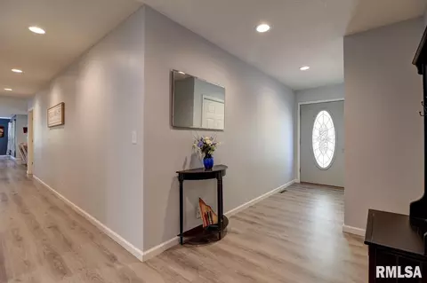 713 W Park St, Morrison, IL 61270 photo 2