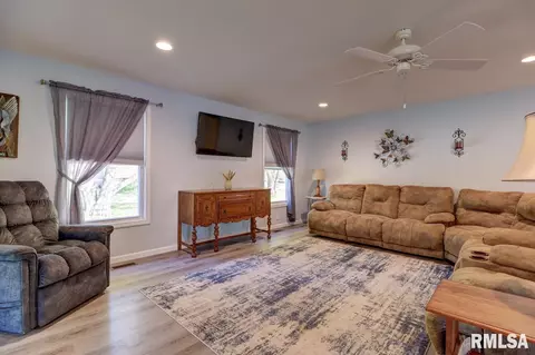 713 W Park St, Morrison, IL 61270 photo 7