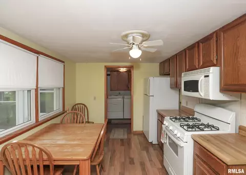 2218 9th St, Silvis, IL 61282 photo 11